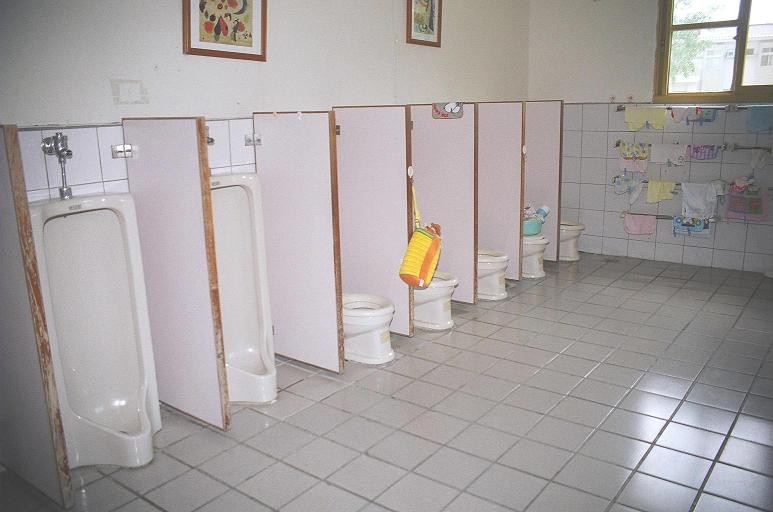 幼兒套房式廁所